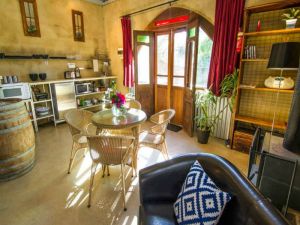 Outback Cellar and Country Cottage - Accommodation BNB